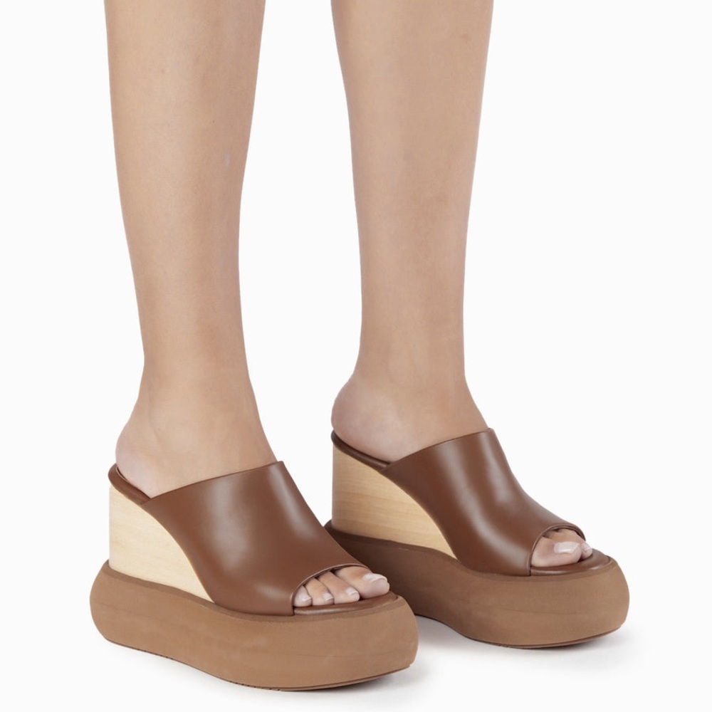 Paloma Barcelo Platform